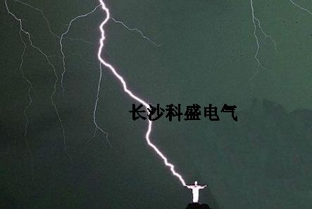 巴西號稱全球閃電次數最多的國家，當遇到這個城市，就只能認慫